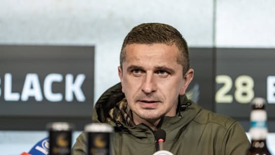 Kritisierte vor dem Auswärtsspiel beim FC St. Pauli seine Offensivabteilung: Hansa-Coach Mersad Selimbegovic (im Bild).