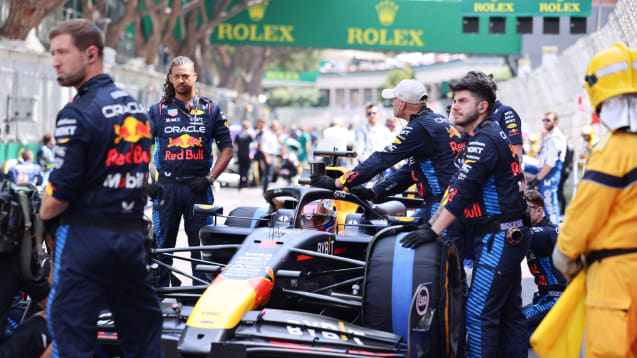 Nachdenkliche Mienen: Max Verstappen im Red Bull in Monaco.