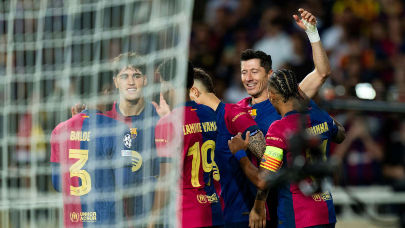 Robert Lewandowski (FC Barcelona) celebrates with his teammates after scoring during the Champions League football match between FC Barcelona and BSC Young Boys, at the Estadi Lluis Companys stadium in Barcelona, Spain, on October 1, 2024. Foto: Siu Wu