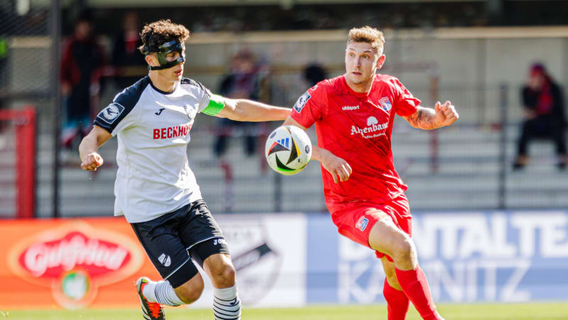 v.l. Fabio Gruber (SC Verl, 02), Julian Kuegel (SpVgg Unterhaching, 09) GER, SC Verl vs. SpVgg Unterhaching, Fussball, 3. Liga, 9. Spieltag, Spielzeit 2024 2025, 05.10.2024 DFL Regulations prohibit any use of photographers as image sequences and or quasi-video. GER, SC Verl vs. SpVgg Unterhaching, Fussball, 3. Liga, 9. Spieltag, Spielzeit 2024 2025, 05.10.2024 Verl *** v l Fabio Gruber SC Verl, 02 , Julian Kuegel SpVgg Unterhaching, 09 GER, SC Verl vs SpVgg Unterhaching, Football, 3 Liga, 9 Spieltag, Spielzeit 2024 2025, 05 10 2024 DFL Regulations prohibit any use of photographers as image sequences and or quasi video GER, SC Verl vs SpVgg Unterhaching, Football, 3 Liga, 9 Spieltag, Spielzeit 2024 2025, 05 10 2024 Verl Copyright: xEibner-Pressefotox xJanxRollingerx EP_JSK