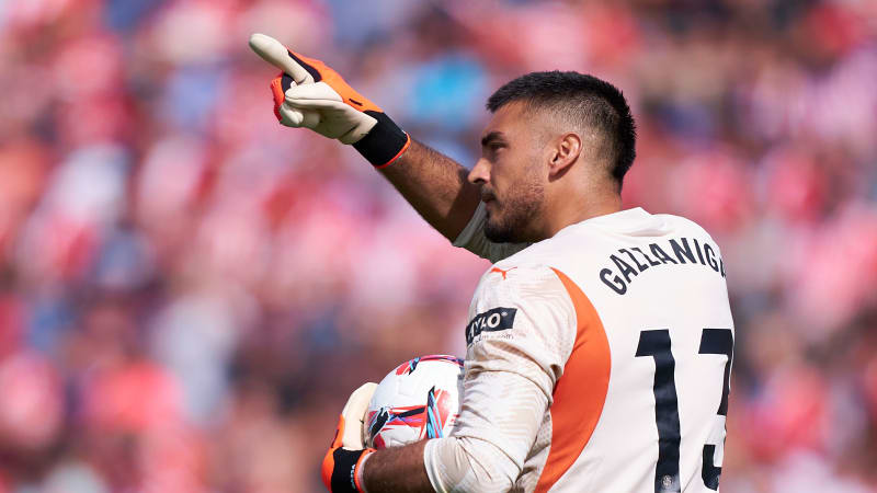 GIRONA, SPAIN - OCTOBER 06: Paulo Gazzaniga of Girona FC celebrates after saving a penalt during the LaLiga EA Sports match between Girona FC and Athletic Club at Montilivi Stadium on October 06, 2024 in Girona, Spain. (Photo by Pedro Salado/Getty Images)