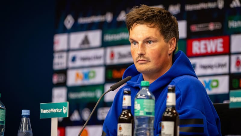 Hamburg, Germany. 29th, August 2025. Head coach Merlin Polzin of Hamburger SV seen at the press conference after the Bundesliga match between Hamburger SV and St. Pauli at Volksparkstadion in Hamburg.
