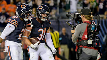 Chicago Bears safety Dillon Thieneman (31) celebrates his interception against the Philadelphia Eagles during the first half at Soldier Field in Chicago on Monday, September 28, 2026. Bears defeated the Eagles 27-7. PUBLICATIONxNOTxINxUSA CHI20260928134 MARKxBLACK