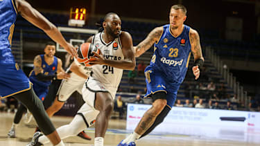 Maccabi Tel Aviv v Besiktas - EuroLeague BELGRADE, SERBIA - SEPTEMBER 30: Jaylen Nowell (24) of Besiktas in action against Daniel Theis (23) of Maccabi Tel Aviv during the 2026 2027 EuroLeague Round 2 match between Maccabi Tel Aviv and Besiktas at Aleksandar Nikolic Hall in Belgrade, Serbia, on September 30, 2026. Filip Stevanovic Anadolu Belgrade Serbia. Editorial use only. Please get in touch for any other usage. PUBLICATIONxNOTxINxTURxUSAxCANxUKxJPNxITAxFRAxAUSxESPxBELxKORxRSAxHKGxNZL Copyright: x2026xAnadoluxFilipxStevanovicx