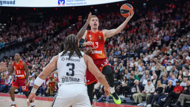 Andreas Obst (FC Bayern Basketball, 13) mit Carsen Edwards (Virtus Bologna, 03), GER, FC Bayern Basketball vs. Virtus Bologna, Basketball, Euroleague, 8. Spieltag, Saison 2025 2026, 30.10.2025, GER, FC Bayern Basketball vs. Virtus Bologna, Basketball, Euroleague, 8. Spieltag, Saison 2025 2026, 30.10.2025 Muenchen *** Andreas Obst FC Bayern Basketball, 13 with Carsen Edwards Virtus Bologna, 03 , GER, FC Bayern Basketball vs Virtus Bologna, Basketball, Euroleague, Matchday 8, Season 2025 2026, 30 10 2025, GER, FC Bayern Basketball vs Virtus Bologna, Basketball, Euroleague, Matchday 8, Season 2025 2026, 30 10 2025 Munich Copyright: xEibner-Pressefoto JennixMaulx EP_JML