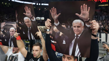 Partizan v Bayern, Euroleague basketball, season 2025 2026, round 14 Belgrade, Serbia. 4th Dec, 2025. Partizan s supporters display pictures of Zeljko Obradovic ahead of the Euroleague basketball match between Partizan and Bayern Munich on December 4. 2025. in Belgrade, Serbia. Belgrade Serbia Copyright: xPedjaxMilosavljevic STARSPORTx