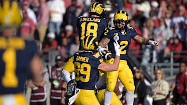 NCAA, College League, USA Football: Rose Bowl-Alabama at Michigan Jan 1, 2024; Pasadena, CA, USA; Michigan Wolverines running back Blake Corum (2) celebrates with tight end Colston Loveland (18) and tight end AJ Barner (89) after scoring a touchdown against the Alabama Crimson Tide during the first half in the 2024 Rose Bowl college football playoff semifinal game at Rose Bowl. Pasadena Rose Bowl CA USA, EDITORIAL USE ONLY PUBLICATIONxINxGERxSUIxAUTxONLY Copyright: xJaynexKamin-Onceax 20240101_ojr_aj4_064