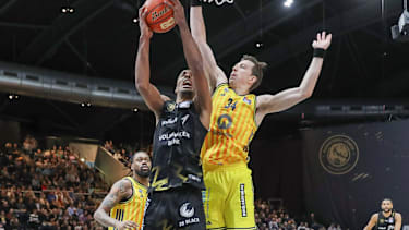29.03.2026, xgox, Basketball - easyCredit BBL Basketball Loewen Braunschweig - Alba Berlin emspor, v.l. David NGuessan (Braunschweig, 1), Justin Bean (Alba Berlin, 34) Zweikampf, Duell, Kampf, tackle Braunschweig *** 29 03 2026, xgox, Basketball easyCredit BBL Basketball Loewen Braunschweig Alba Berlin emspor, v l David NGuessan Braunschweig, 1 , Justin Bean Alba Berlin, 34 duel, duel, fight, tackle Braunschweig