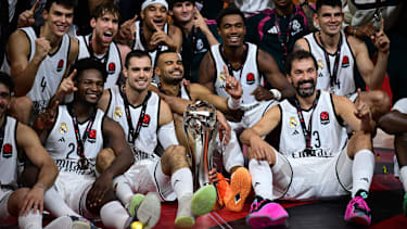 EuroLeague Basketball SuperCup - Olympiacos Piraeus vs Real Madrid - Players of Real Madrid celebrate with the trophy during trophy ceremony of the Euroleague Basketball SuperCup Championship Game held at Etihad Arena on September 19, 2026 in Abu Dhabi, United Arab Emirates. Abu Dhabi United Arab Emirates Copyright: xOnexInchxProductionsx 7092691