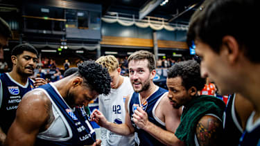 BB-1BL Herren Syntainics MBC - Ratiopharm Ulm Spencer Reaves (Syntainics MBC) bei Ansprache nach dem Spiel waehrend der Saison 2026-2027 in der 1. EasyCredit Bundesliga am 4. Spieltag zwischen Syntainics MBC und Ratiopharm Ulm in der Stadthalle Weissenfels am 3. October 2026 in Weissenfels, Sachsen Anhalt, Deutschland *** BB 1BL Men s Syntainics MBC vs. Ratiopharm Ulm: Spencer Reaves of Syntainics MBC giving a postgame speech during the 2026-2027 season in the 1st EasyCredit Bundesliga on Matchday 4 between Syntainics MBC and Ratiopharm Ulm at the Stadthalle Weissenfels on October 3, 2026, in Weissenfels, Saxony-Anhalt, Germany