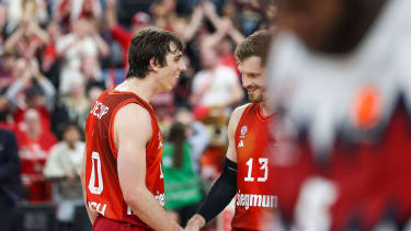 Andreas Obst (FC Bayern Basketball, 13) jubelt nach dem Sieg mit Justinian Jessup (FC Bayern Basketball, 10), GER, FC Bayern Basketball vs. Kosner Baskonia Vitoria-Gasteiz, Basketball, Euroleague, 20. Spieltag, Saison 2025 2026, 07.01.2026, GER, FC Bayern Basketball vs. Kosner Baskonia Vitoria-Gasteiz, Basketball, Euroleague, 20. Spieltag, Saison 2025 2026, 07.01.2026 Muenchen *** Andreas Obst FC Bayern Basketball, 13 celebrates after the victory with Justinian Jessup FC Bayern Basketball, 10 , GER, FC Bayern Basketball vs Kosner Baskonia Vitoria Gasteiz, Basketball, Euroleague, Matchday 20, Season 2025 2026, 07 01 2026, GER, FC Bayern Basketball vs Kosner Baskonia Vitoria Gasteiz, Basketball, Euroleague, Matchday 20, Season 2025 2026, 07 01 2026 Munich Copyright: xEibner-Pressefoto JennixMaulx EP_JML