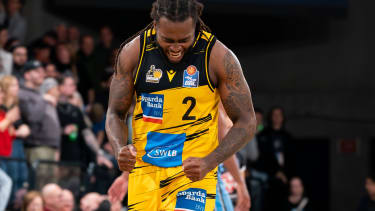 Traveon Buchanan (MHP RIESEN Ludwigsburg, 02) jubelt Jubel, GER, Veolia Towers Hamburg vs MHP Riesen Ludwigsburg, Basketball, Bundesliga, Spieltag 8, Saison 2025 2026, 22.11.2025 GER, Veolia Towers Hamburg vs MHP Riesen Ludwigsburg, Basketball, Bundesliga, Spieltag 8, Saison 2025 2026, 22.11.2025 Hamburg *** Traveon Buchanan MHP RIESEN Ludwigsburg, 02 cheers jubilation, GER, Veolia Towers Hamburg vs MHP Riesen Ludwigsburg, Basketball, Bundesliga, Matchday 8, Season 2025 2026, 22 11 2025 GER, Veolia Towers Hamburg vs MHP Riesen Ludwigsburg, Basketball, Bundesliga, Matchday 8, Season 2025 2026, 22 11 2025 Hamburg Copyright: xEibner-Pressefoto MaxxVincenx EP_MVN