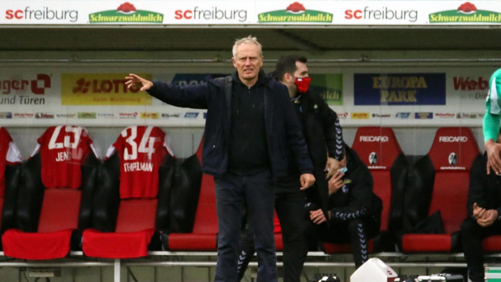 Ist mit seinem Team in Berlin gefordert: Freiburgs Trainer Christian Streich.