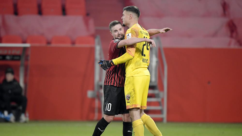 Schlussendlich für die Arbeit belohnt: Ingolstadts Stendera (li.) und Keeper Buntic.