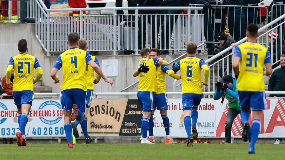 Luckenwalde (hier im Pokal gegen Cottbus) hat weiter Rang eins im Visier.
