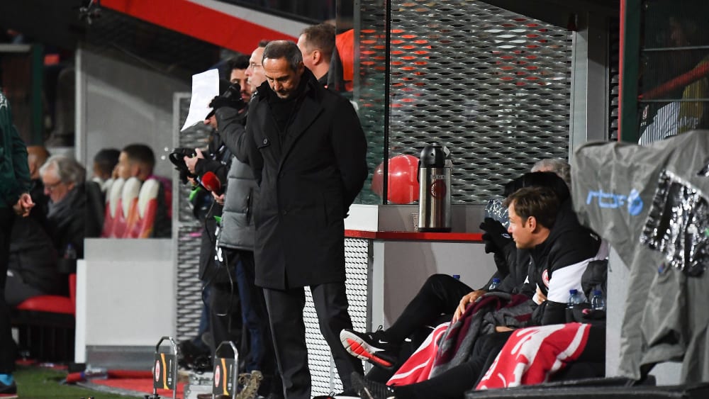 Verärgert und enttäuscht nach der Last-Minute-Niederlage: Eintracht-Coach Adi Hütter.
