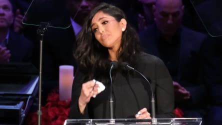 Vanessa Bryant rang bei ihrem Auftritt im Staples Center immer wieder um Fassung.
