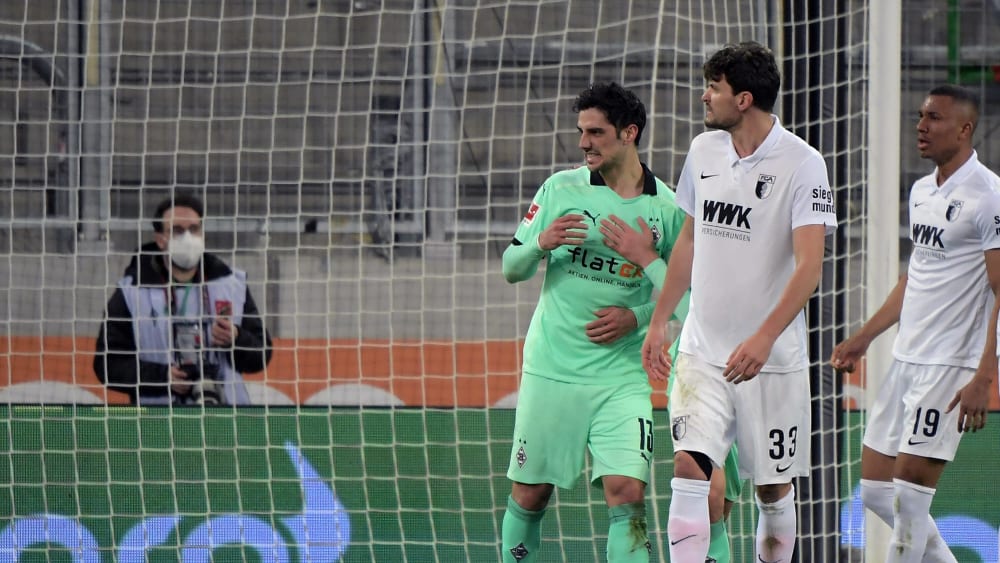 Lars Stindl weiß nach dem verschossenen Elfmeter sofort, welch großartige Möglichkeit er liegengelassen hat.