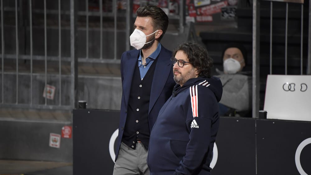 Wollen auch über die Saison hinaus zusammenarbeiten: Bayerns Geschäftsführer Marko Pesic (li.) und Trainer Andrea Trinchieri.