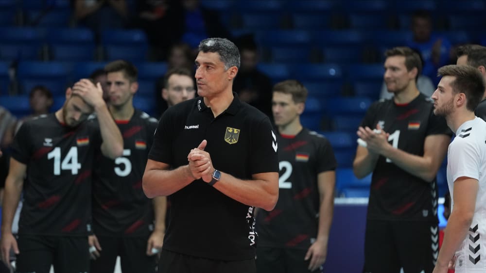 Il tecnico della Nazionale Andrea Gianni e la sua squadra devono fare le valigie all'Astra.