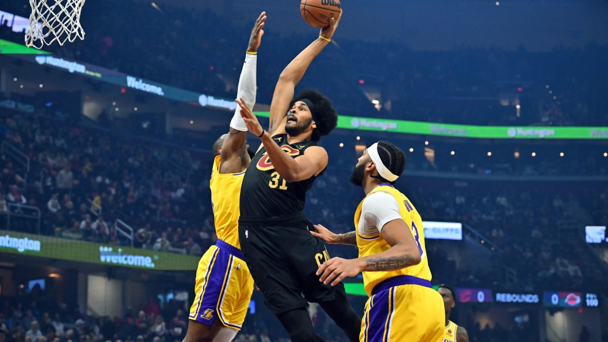 NBA: Lakers unterliegen Cavs ohne AD Mavs machen es knapp kicker