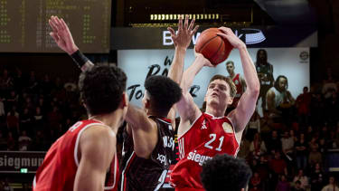 Deutsche Basketball Bundesliga (BBL), FC Bayern München Basketball vs Bamberg Baskets, München FC Bayern Basketball, Bamberg Baskets, 2025-01-26 in München (BMW Park) HOLLATZ Justus (FC Bayern Basketball FCBB21PG), WATSON-BOYE Ibrahim (Bamberg Baskets BAM02SF) sportworld München BMW Park Bayern Deutschland