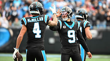 Tetairoa McMillan und Bryce Young in einem NFL-Spiel für die Carolina Panthers