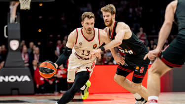 ATHENS, GREECE - JANUARY 09: Thomas Walkup, #0 of Olympiacos Piraeus competes with Andreas Obst, #13 of FC Bayern Munich during the EuroLeague Regular Season Round 21 match between Olympiacos Piraeus and FC Bayern Munich at Peace and Friendship Stadium on January 09, 2026 in Athens, Greece. (Photo by Panagiotis Moschandreou/Euroleague Basketball via Getty Images)