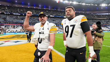 Aaron rodgers in einem NFl-Spiel für die Pittsburgh Steelers