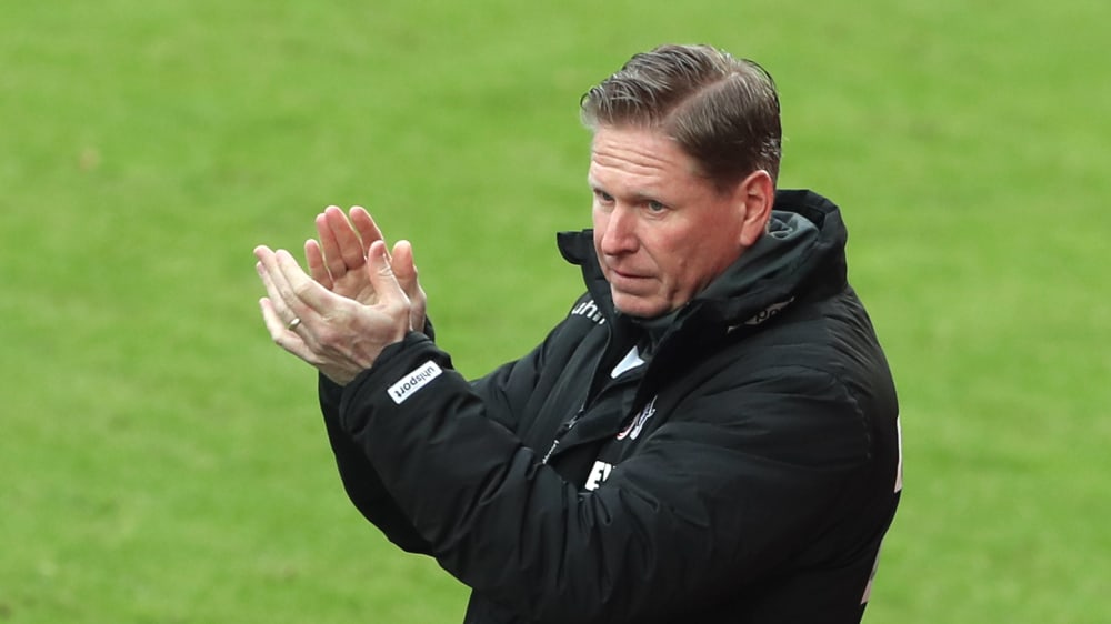 Kölns Trainer Markus Gisdol sitzt zum 50. Mal in der Bundesliga auf der FC-Bank.