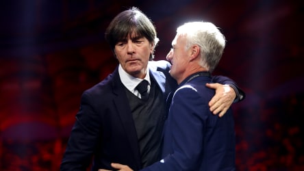 Joachim Löw und Didier Deschamps bei der Gruppenauslosung zur EM-Endrunde.