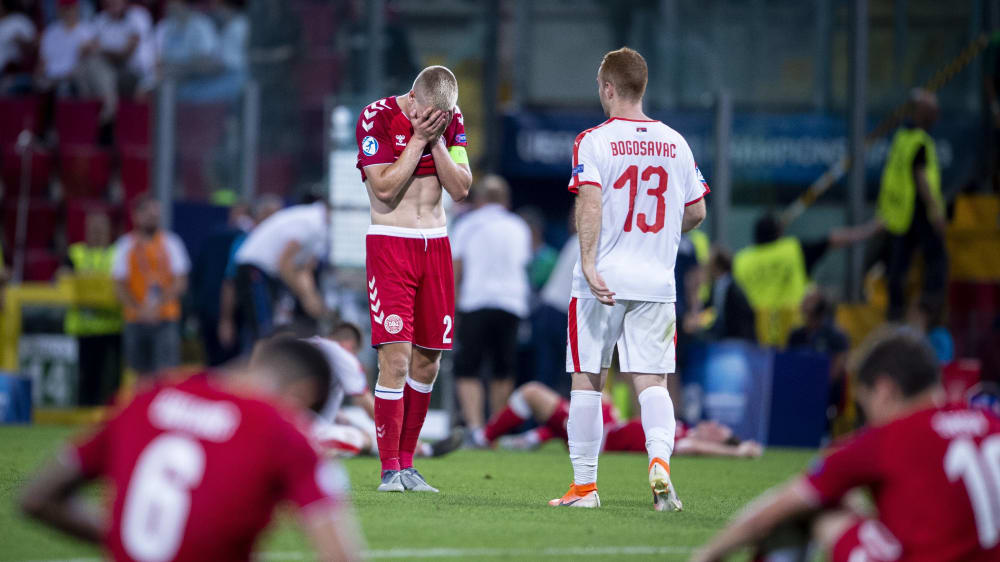 Am Ende nutzte der Sieg nichts: Dänische Spieler nach Abpfiff.