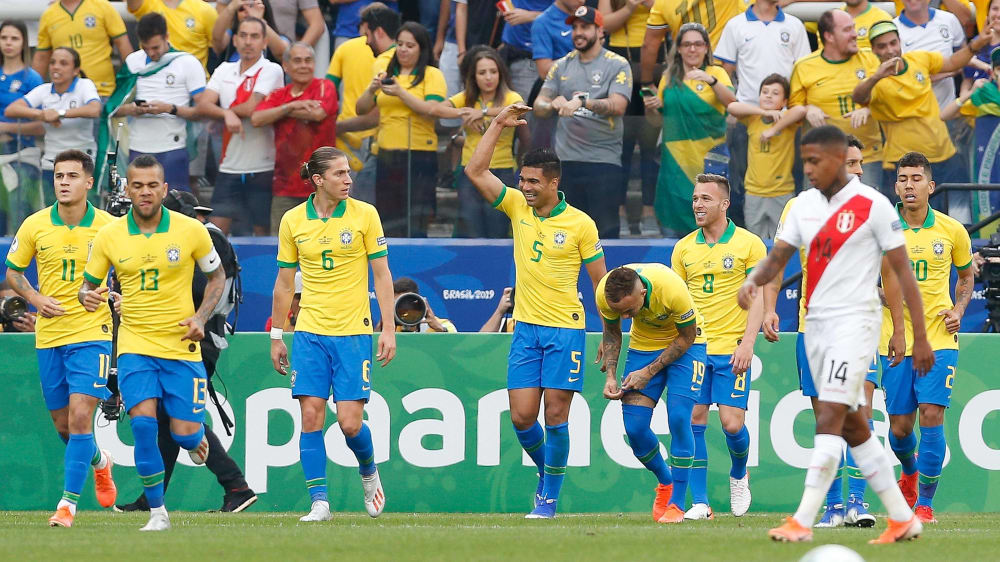 Klare Sache gegen Peru: Die Brasilianer freuen sich über den Gruppensieg.