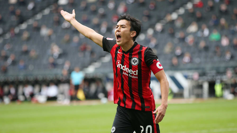 Frankfurts Routinier Makoto Hasebe rüttelt auf.