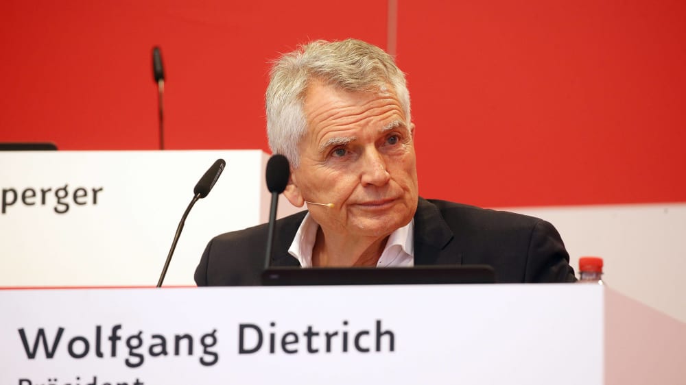 Wurde mit Pfiffen empfangen: Wolfgang Dietrich am Sonntag in Stuttgart.