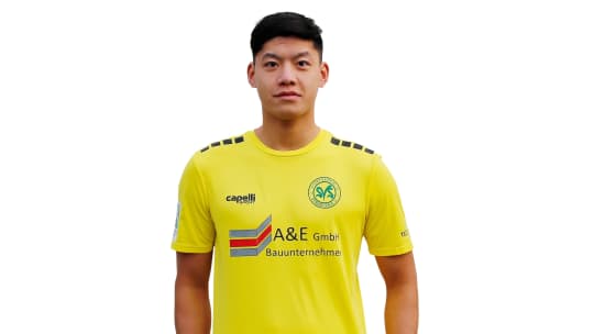 Zieht das gelbe Trikot des SV Straelen aus: Duc Anh Nguyen Nhu, der wieder für den FC Kray spielt.