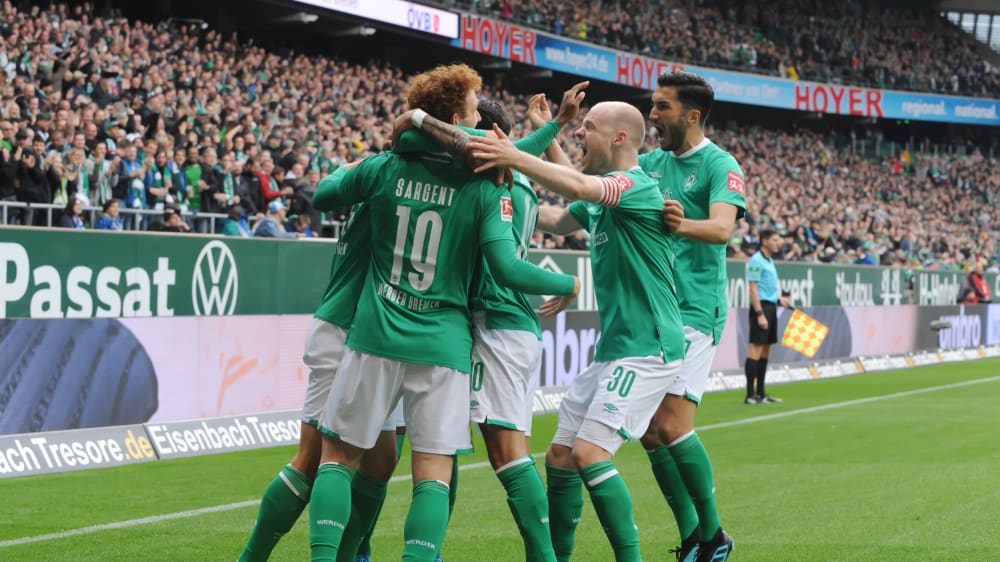 Die frühe Führung: Torschütze Josh Sargent (Nummer 19) lässt sich feiern.
