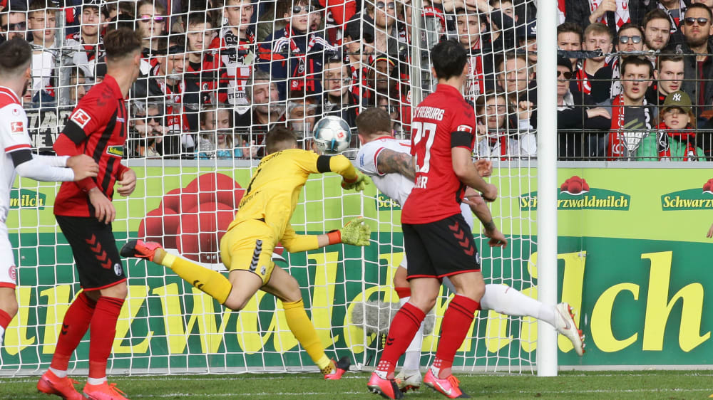 Das Tor zum 1:0: André Hoffmann trifft nach einer Ecke per Kopf.