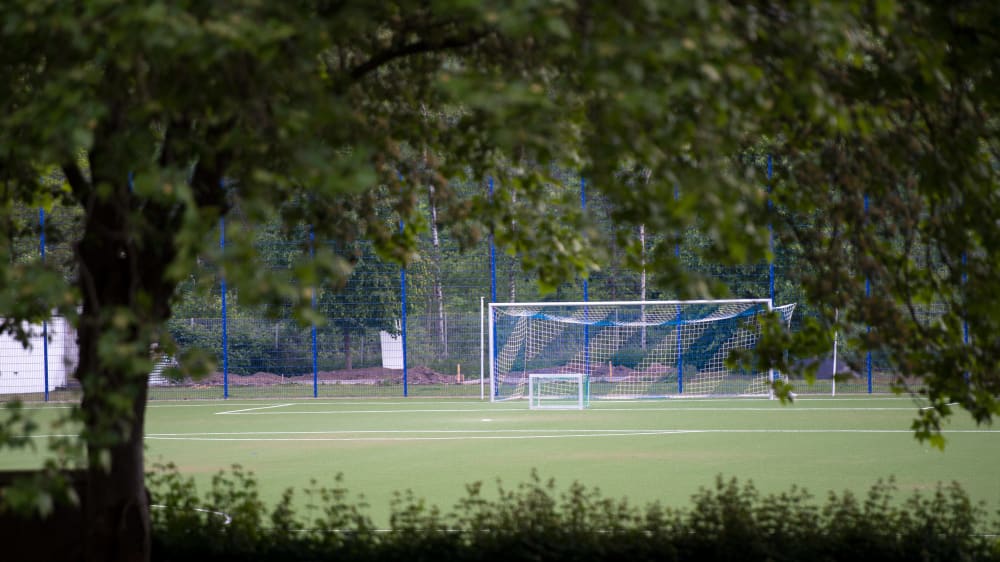 Alltag in Corona-Zeiten: Ein leerer Fußballplatz.