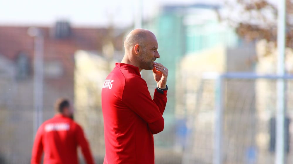 Unterhaching-Trainer Arie van Lent ist vor dem Duell gegen die Sechziger gefordert.