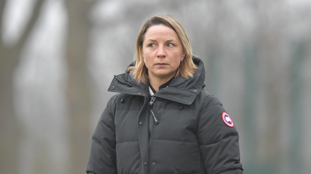 Der Blick geht zu anderen Vereinen: Inka Grings verlässt den SV Straelen, um eine neue Herausforderung in ihrer Trainerkarriere anzugehen.
