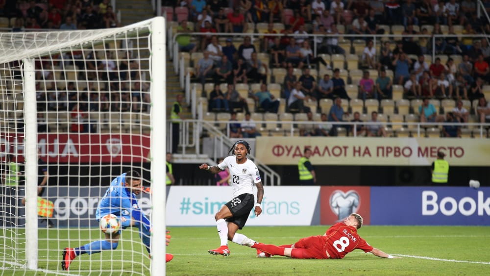 Österreichs Lazaro drückt den Ball zum 1:1 in die Maschen.