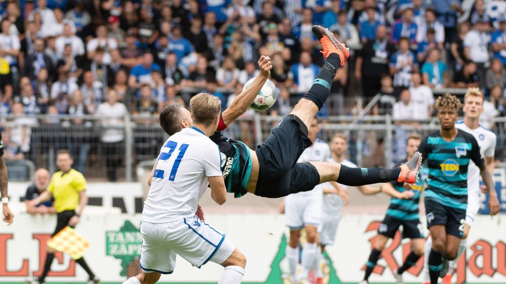 Flugshow: Vedad Ibisevic trifft per Fallr&#252;ckzieher in die Maschen.