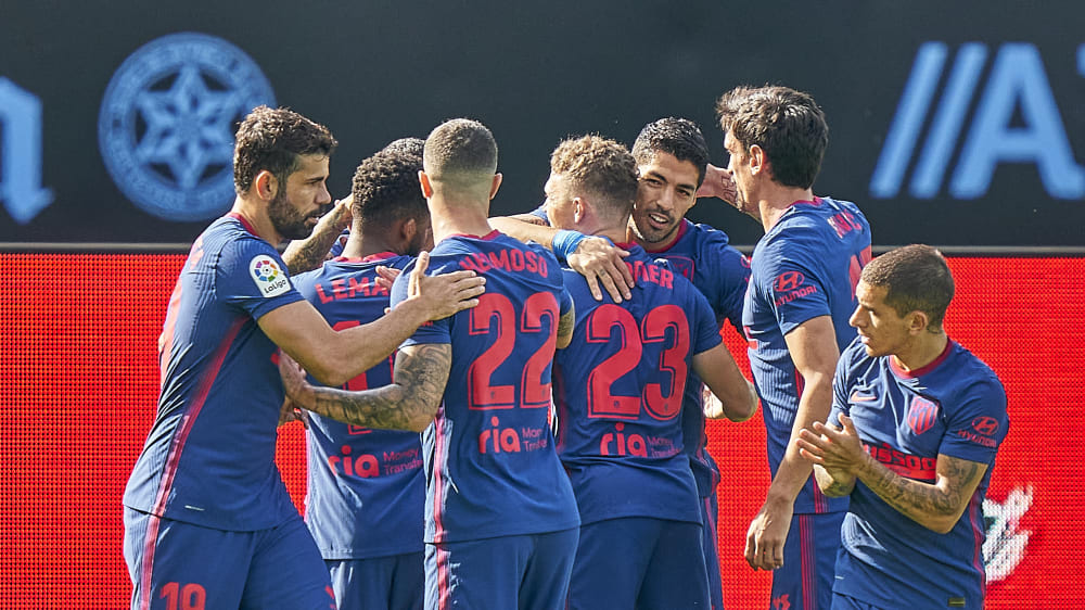 Atletico jubelt über das 1:0 durch Luis Suarez.