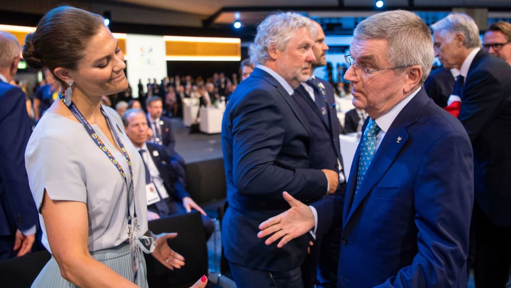 Schwedens Kron-Prinzessin Victoria und IOC-Präsident Thomas Bach