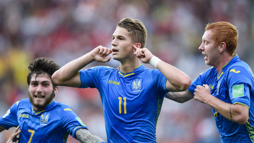 Matchwinner: Mit zwei Toren schoss Vladyslav Supriaga (#11, Dynamo Kiew) die Ukraine zum Titel.