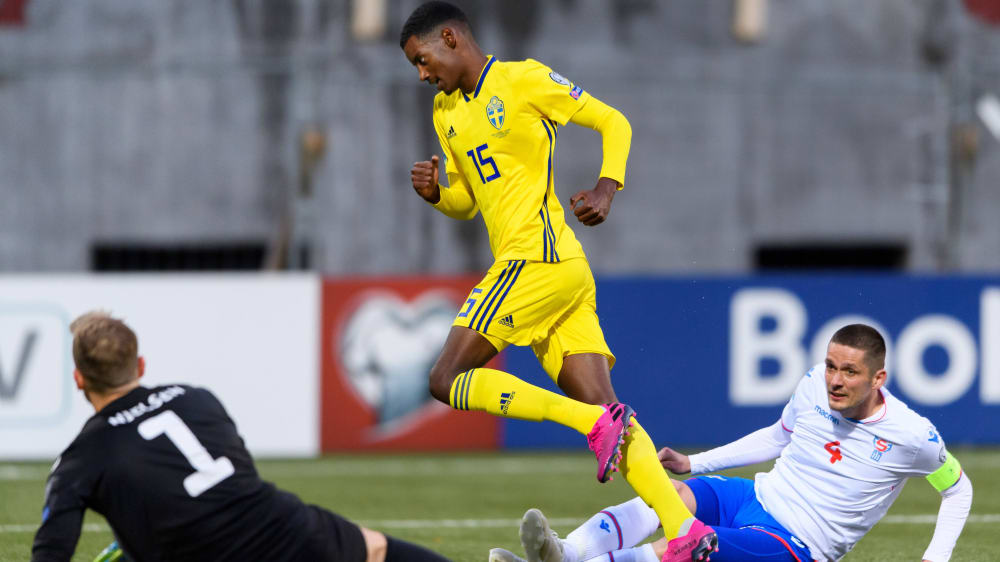 Vom Gegner nicht einzufangen: Schwedens St&#252;rmer Alexander Isak.