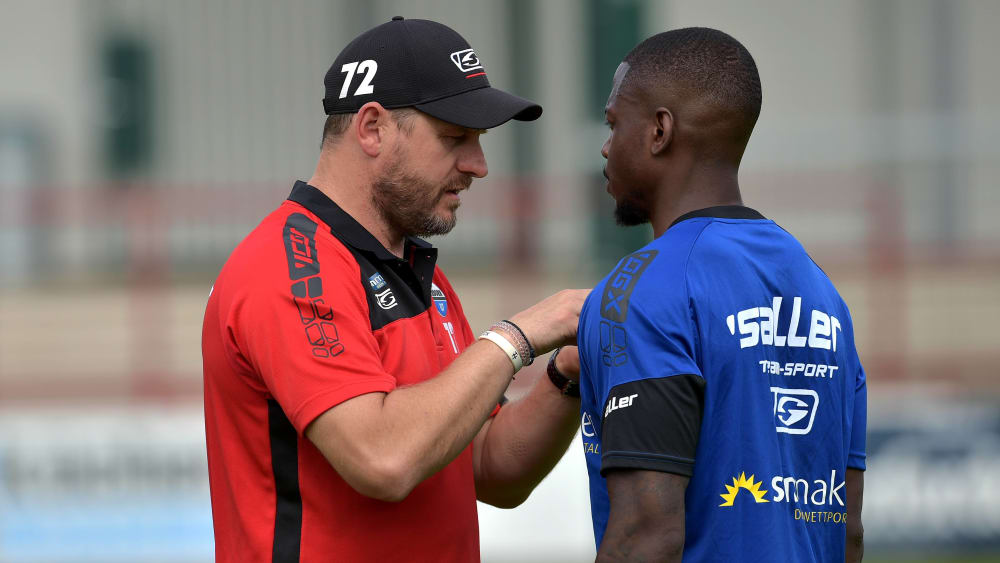 SCP-Trainer Steffen Baumgart und Streli Mamba