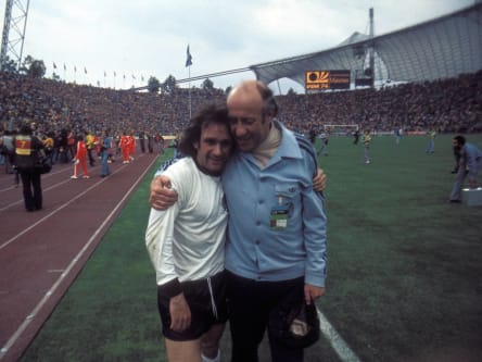 Erfolgreiches Duo: Wolfgang Overath (li.) und Trainer Helmut Schön beim WM-Erfolg 1974.