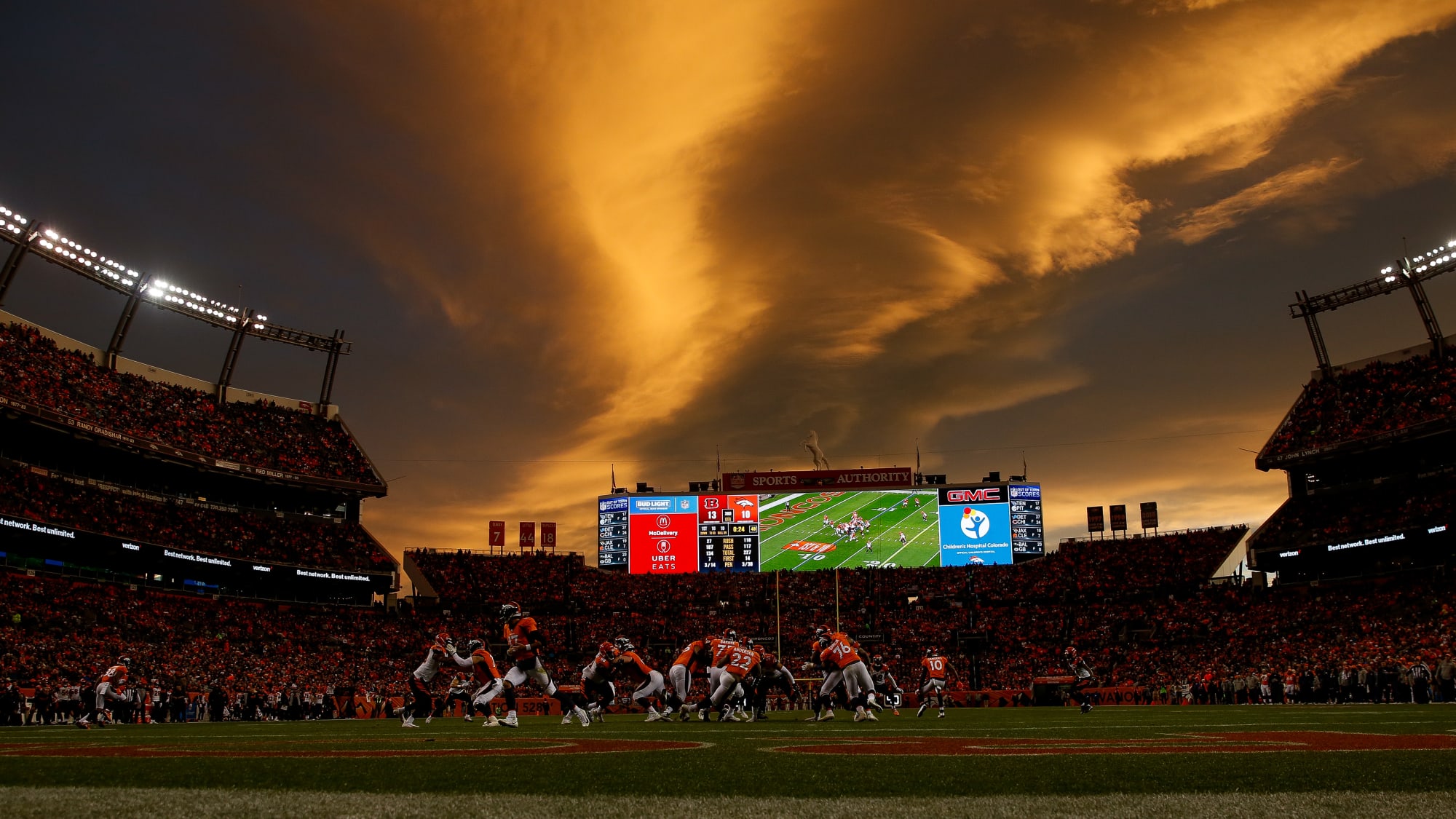 Piratenschiff, Beton, Dächer: Die Stadien der 32 NFL-Teams ...